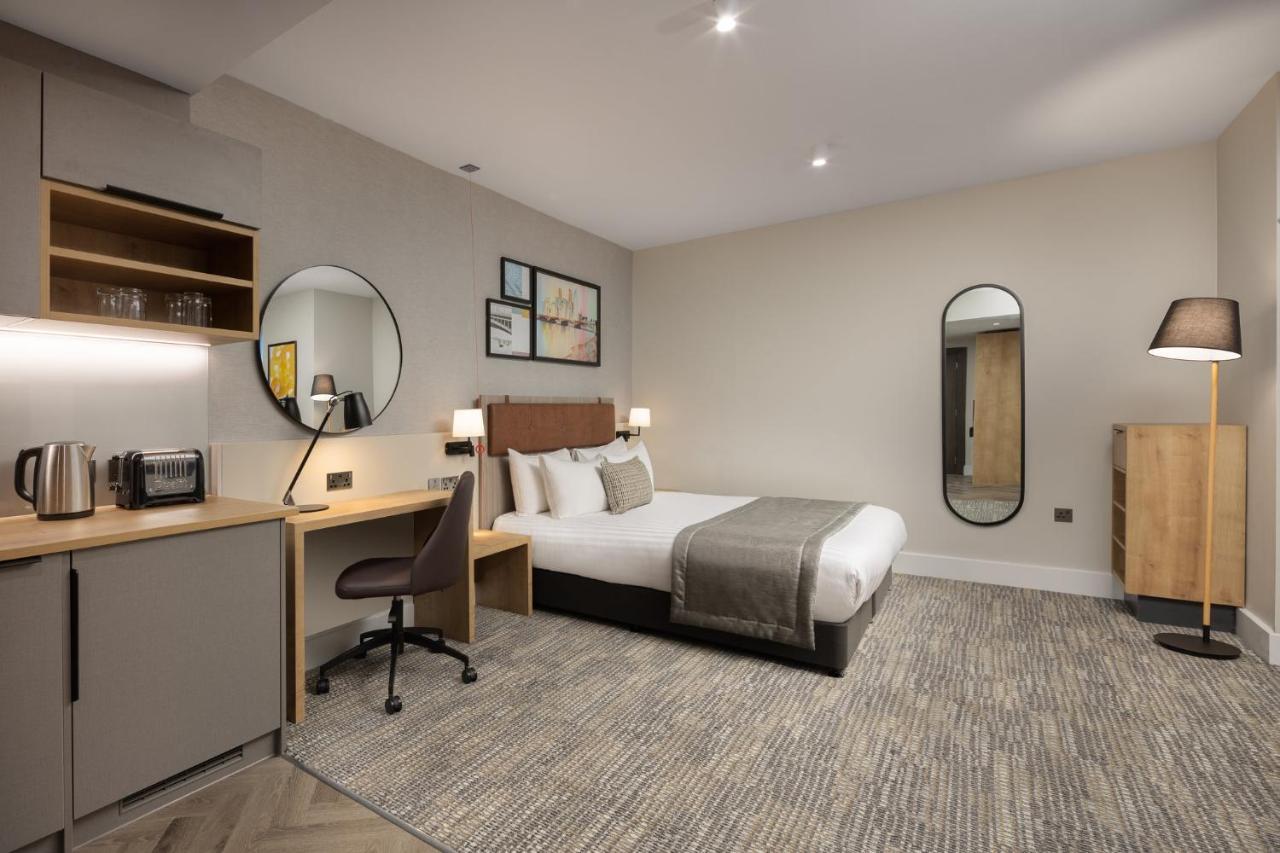 Studio Queen Suite Accessible