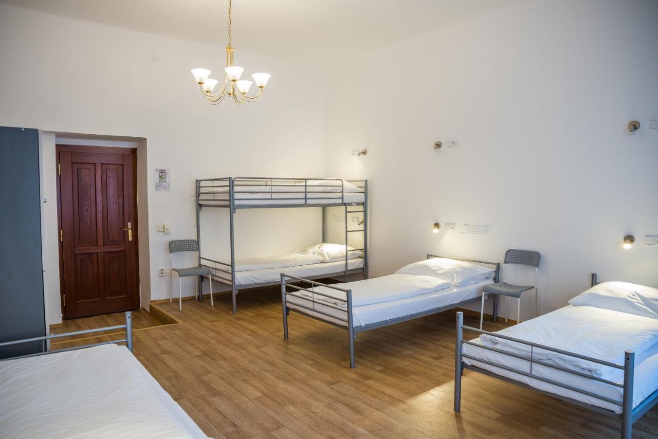 Single Bed in Dormitory Room,1381612622:JPEG