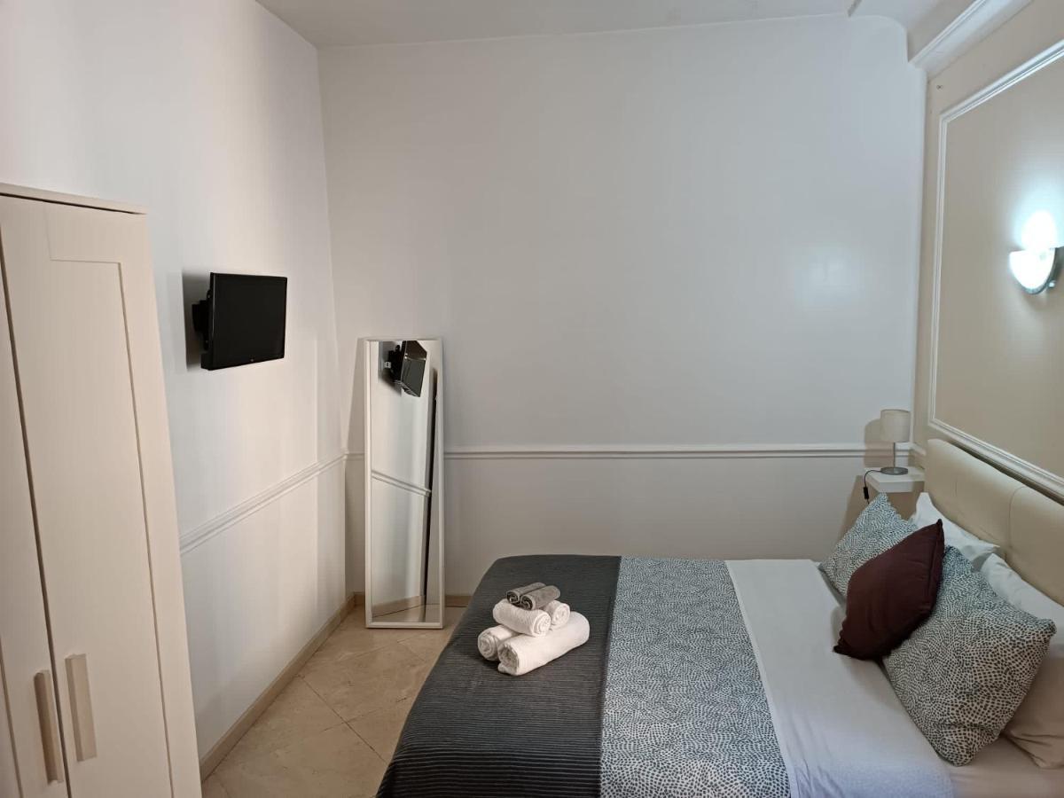 Triple Room External Private Bathroom