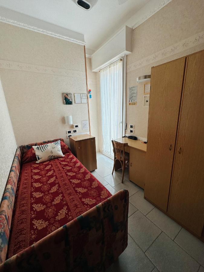 Single Room,1589178359:JPEG