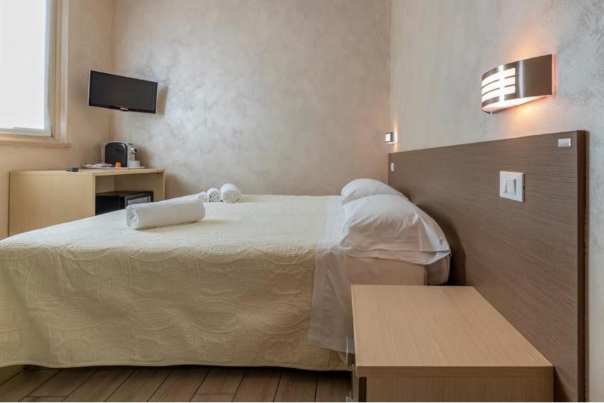 Double or Twin Room,1383013883:JPEG