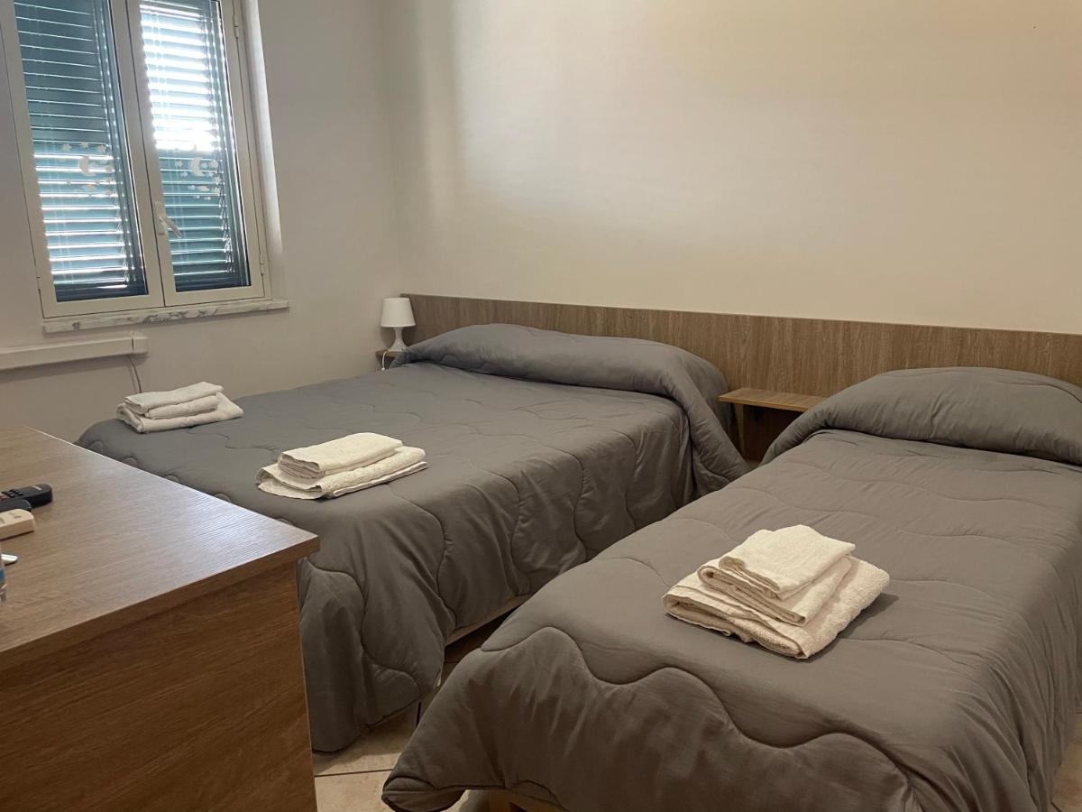 Twin Room,1383101684:JPEG