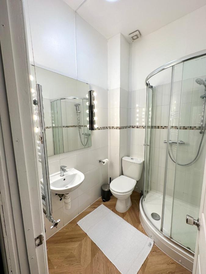 Quadruple Room Private Bathroom