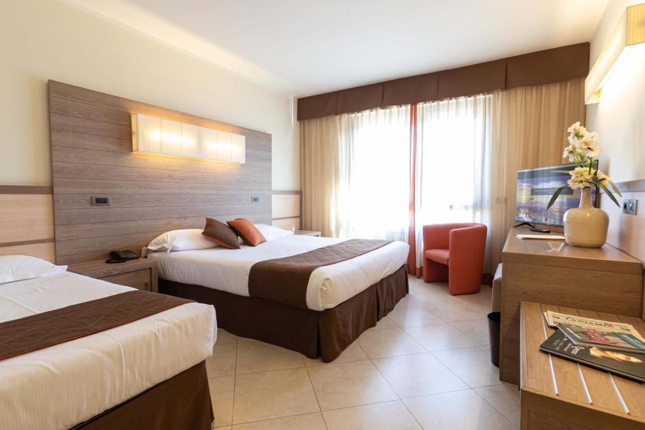 Triple Room with Pool Access,1383080234:JPEG