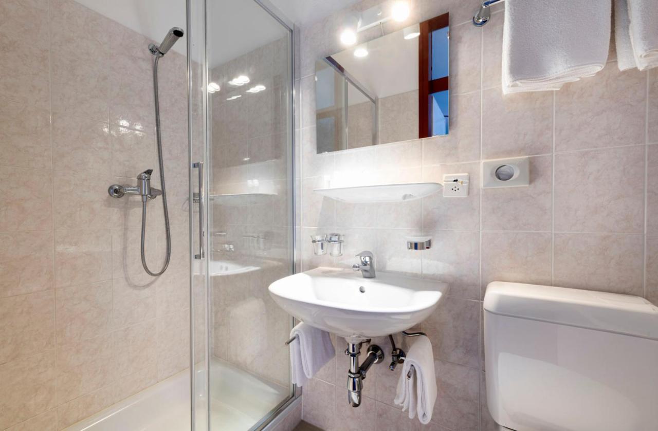 Standard Double or Twin Room,1566942338:JPEG