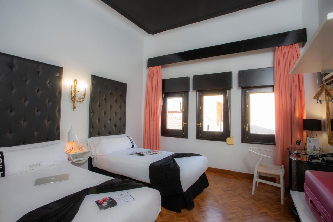 Twin Room,1394181623:JPEG