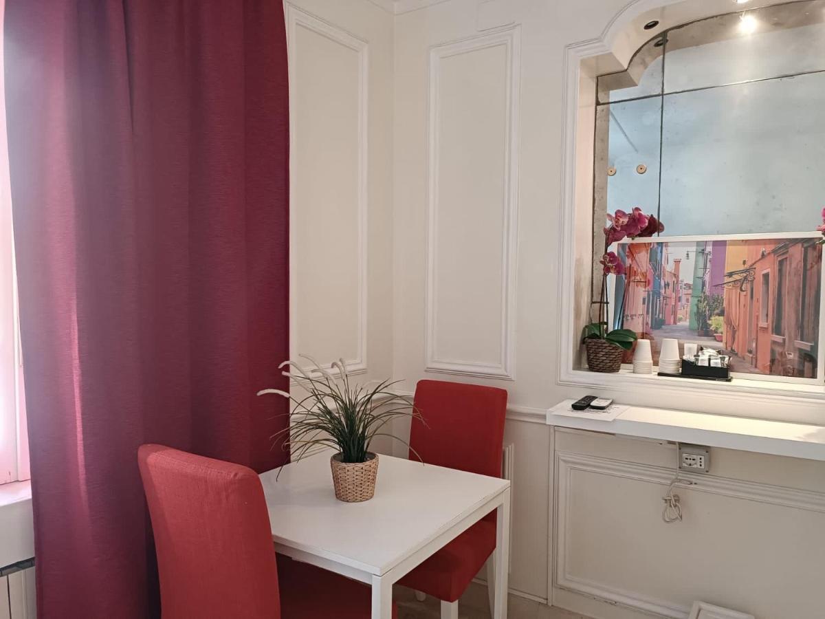 Triple Room External Private Bathroom