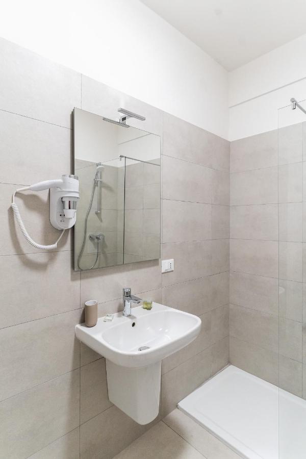 Double Room Private External Bathroom,1398343010:JPEG