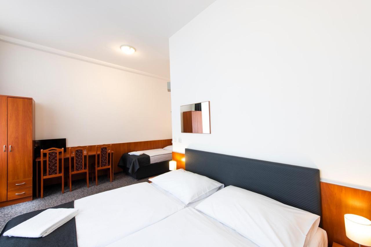 Classic Triple Room,1387851281:JPEG