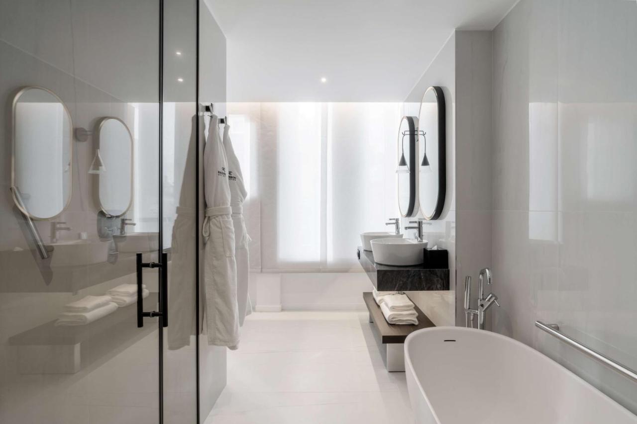 Junior Suite Bath,1394923697:JPEG