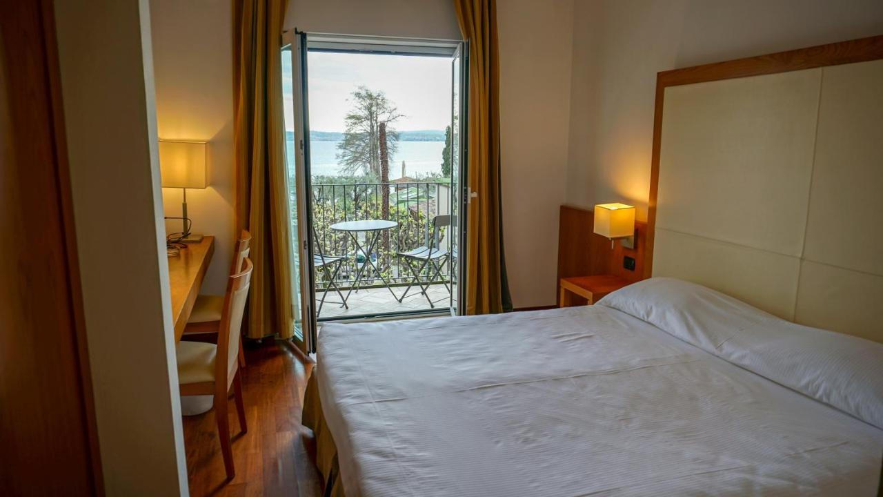 Comfort Double or Twin Room Balcony Partial Lake View,1550106757:JPEG