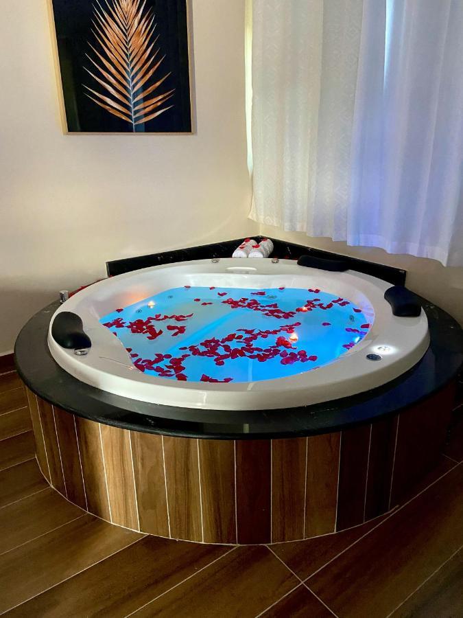 Queen Suite Spa Bath,1395964085:JPEG