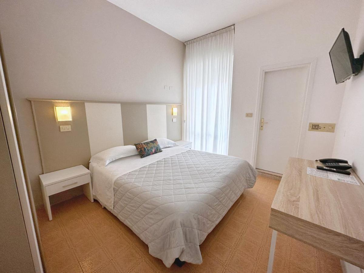 Standard Double Room,1397430395:JPEG