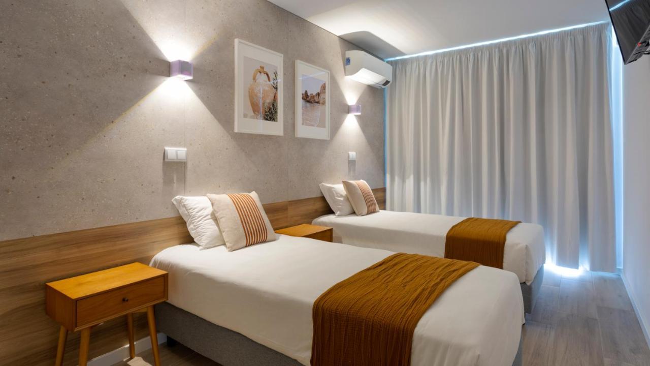 Twin Room,1555937353:JPEG