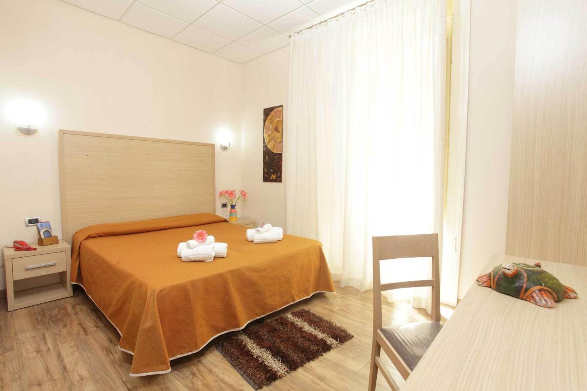 Double or Twin Room,763217512:JPEG