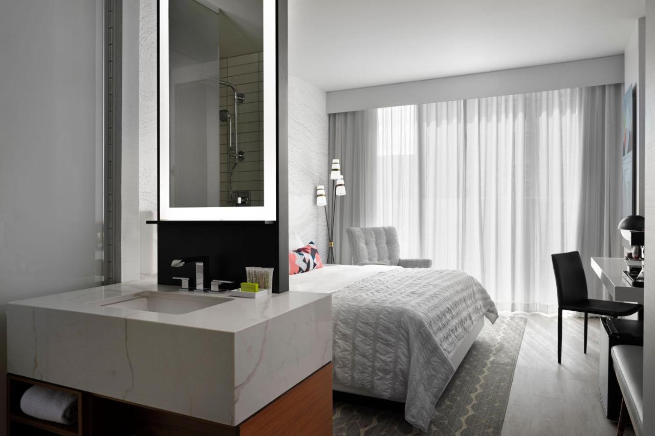 Quarto com Cama King-size e Vista da Cidade
