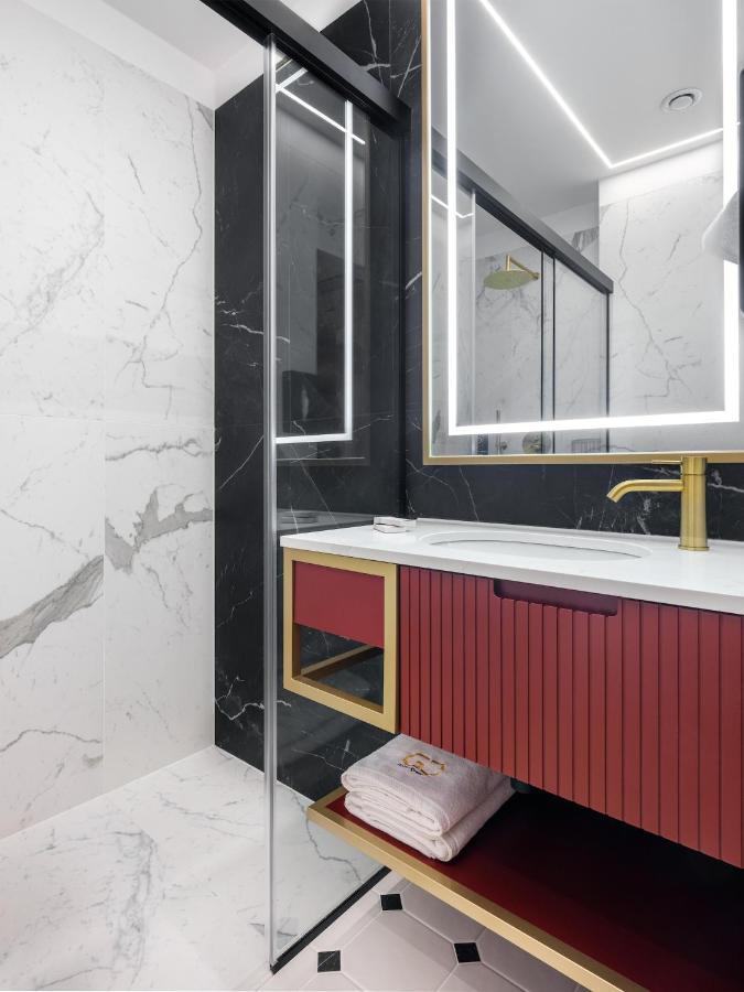 Suite Spa Bath,1400833823:JPEG