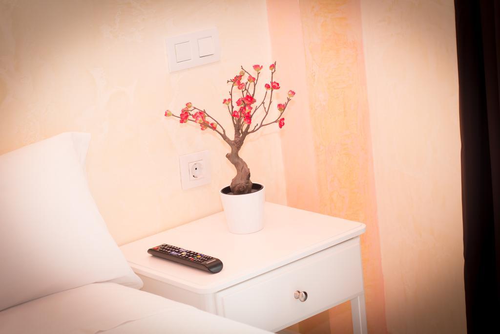 Standard Queen Room,140105796:JPEG