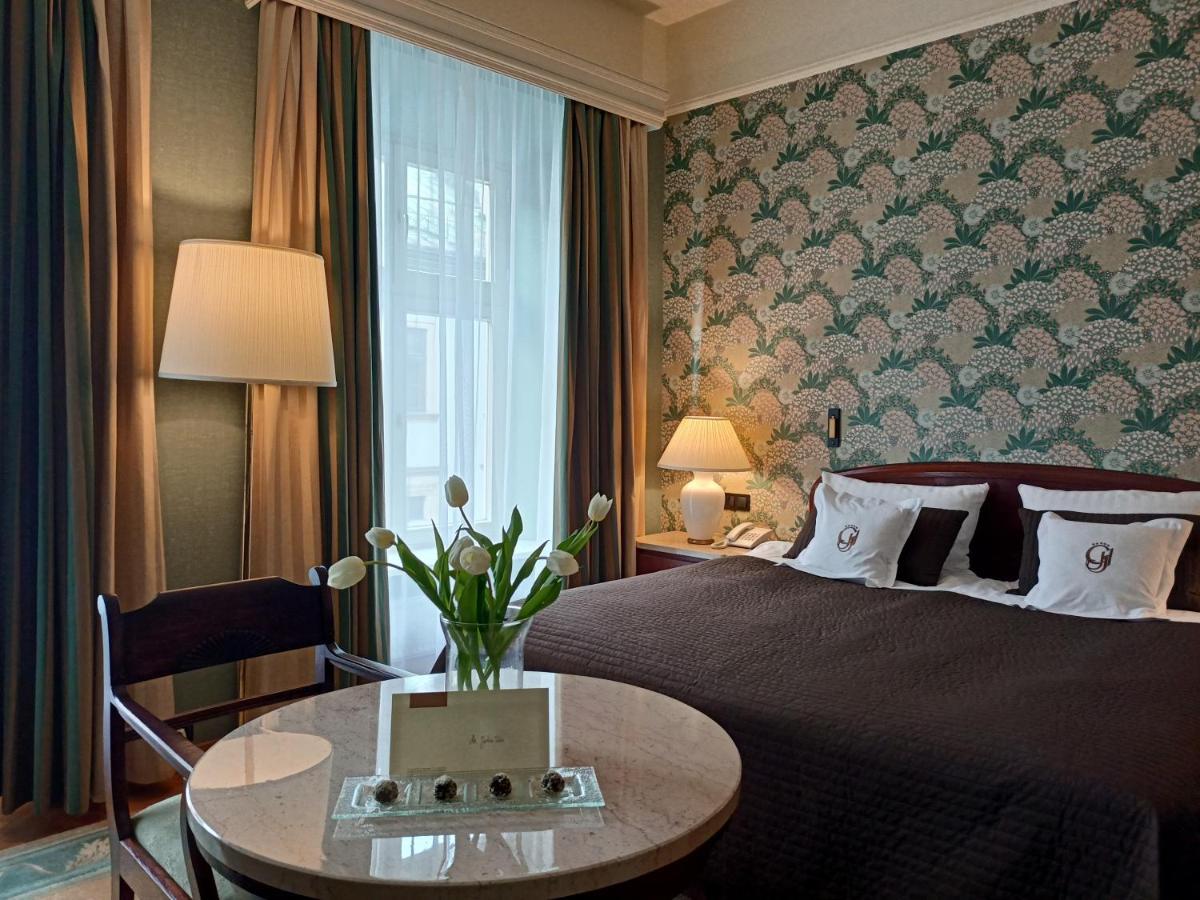 Classic Double Room,1559125939:JPEG