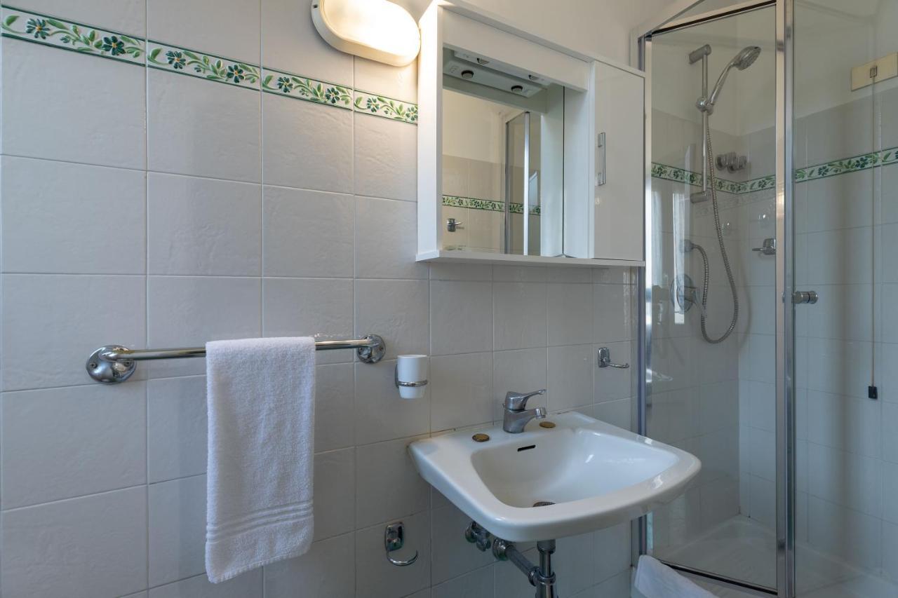 Standard Single Room Shower,1402538561:JPEG