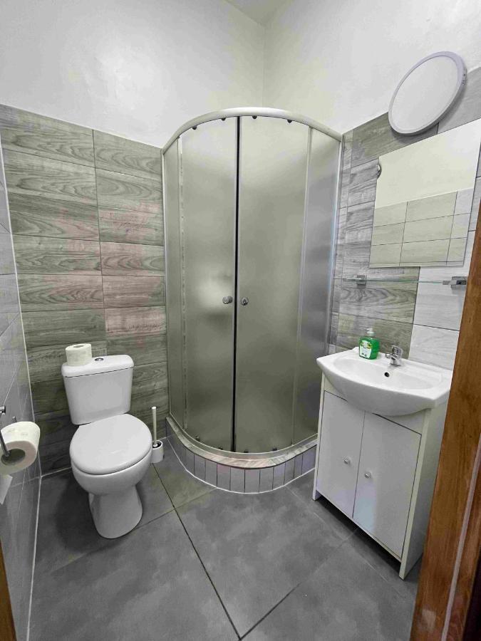 5-Bed Room Private Bathroom,1404509540:JPEG