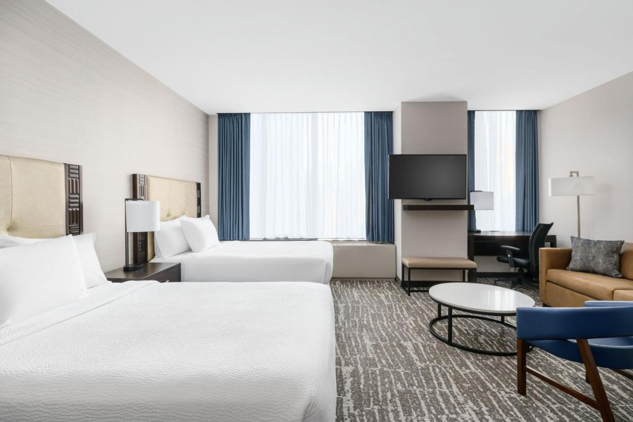 One-Bedroom Queen Suite with Two Queen Beds, Bathtub and Sofa Bed - Mobility Access/Hearing Accessible