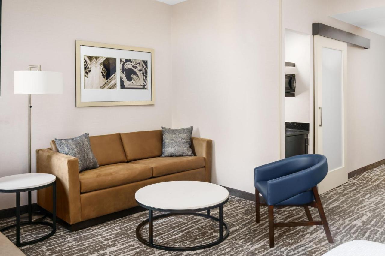 One-Bedroom King Suite Roll Shower Transfer Shower Sofa Bed Mobility Access or Hearing Accessible