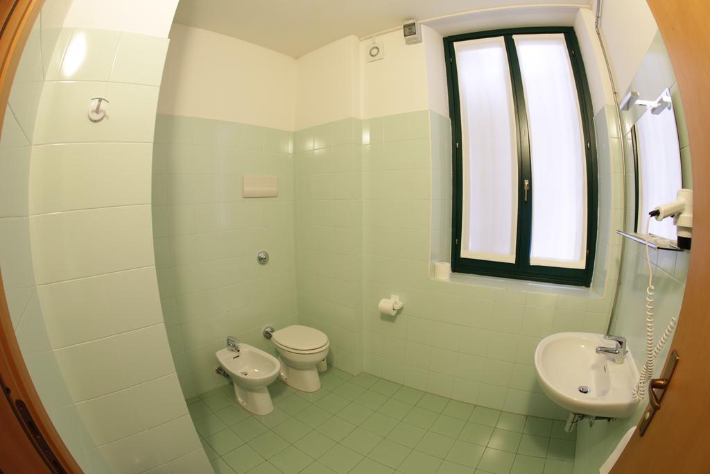 Single Room,684962319:JPEG