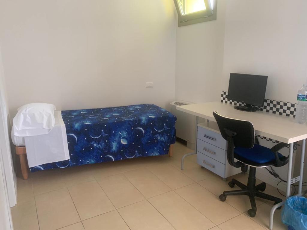Single Room with Private Bathroom,1557817003:JPEG