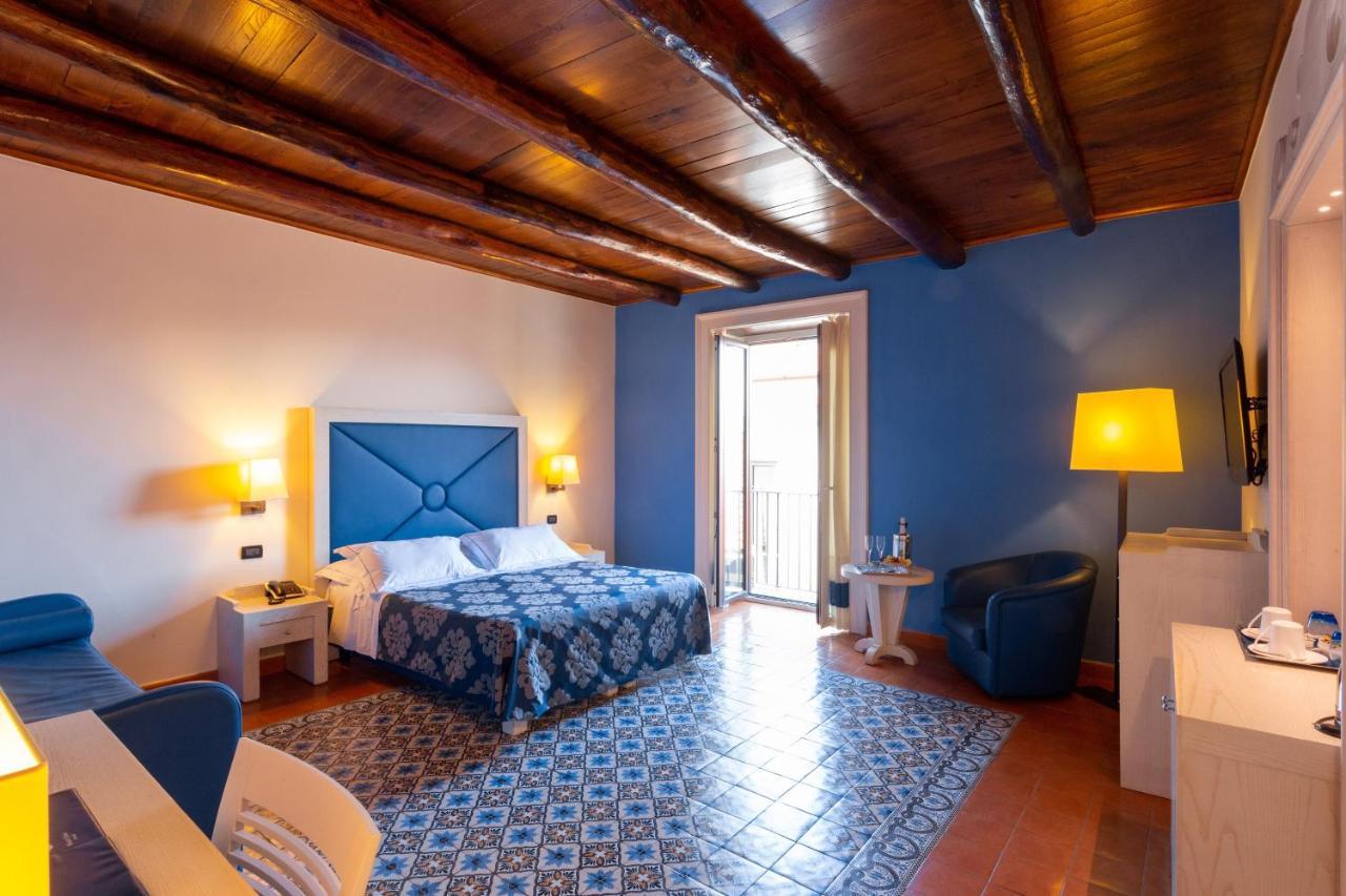 Deluxe Quadruple Room,1415606499:JPEG