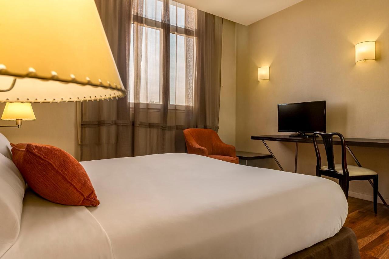 Quarto com 2 Camas de Solteiro