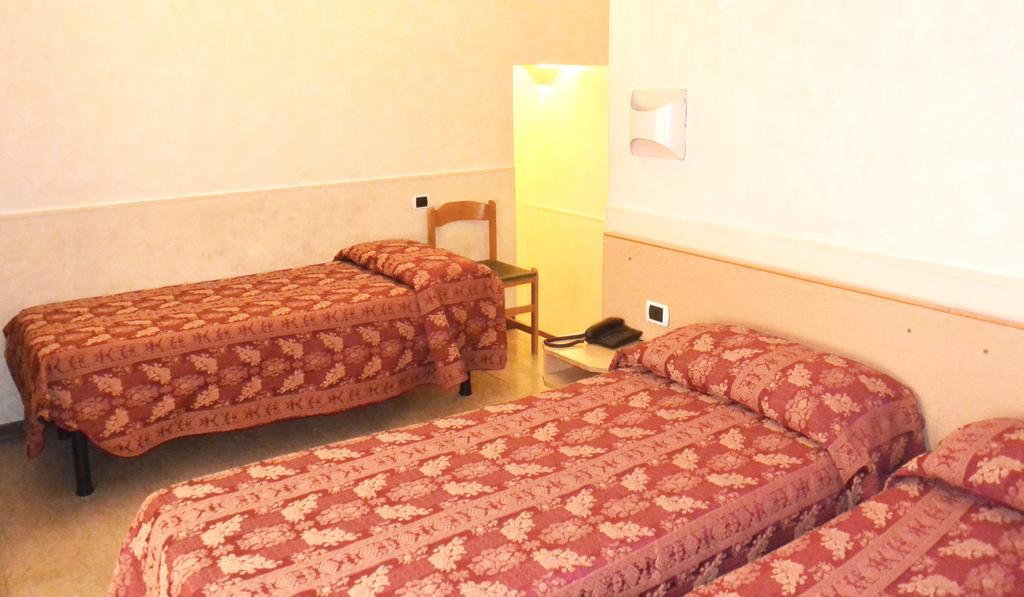 Triple Room 1Queen Size Bed 1 Single Bed,141211773:JPEG