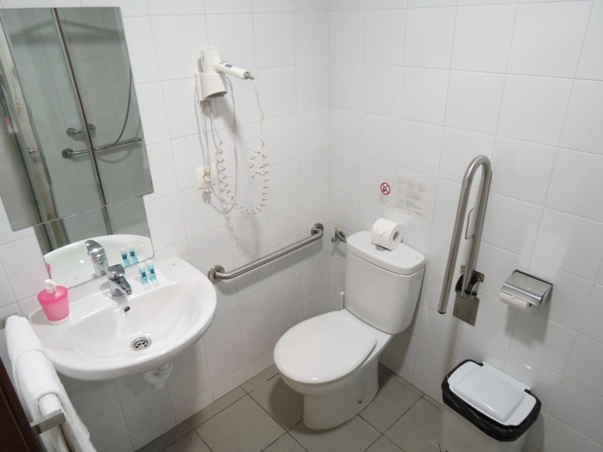 Twin Room,1413633986:JPEG