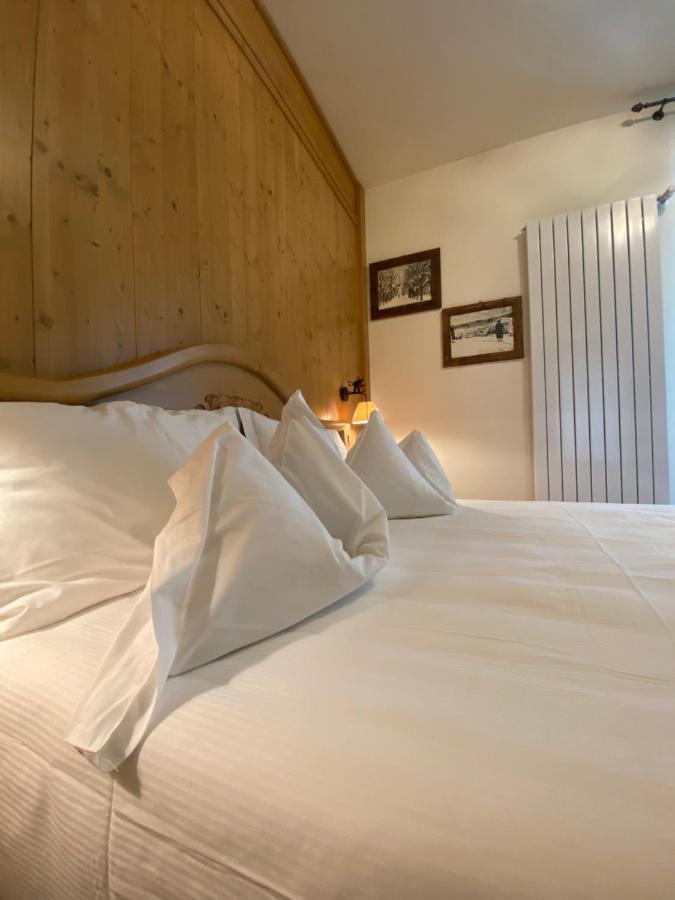 Deluxe Double or Twin Room Mountain View