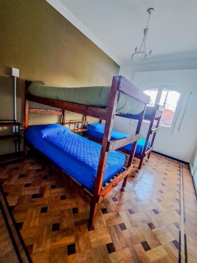 Cama en habitación compartida con 4 camas