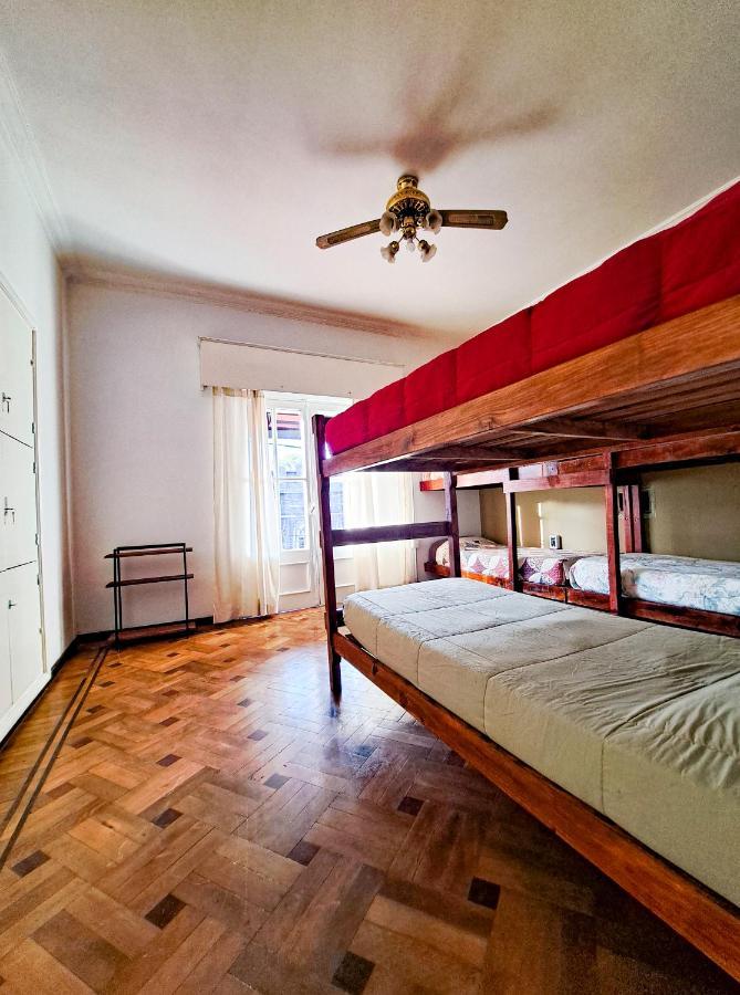 Cama Individual en dormitorio compartido de 6 camas