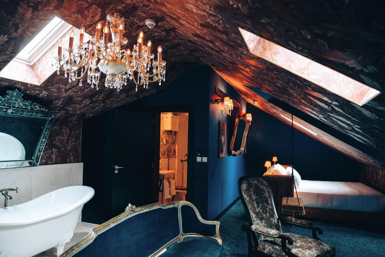 Suite Bath,1420869660:JPEG