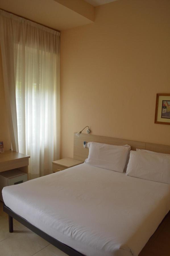 Triple Room Private Bathroom,1415796621:JPEG