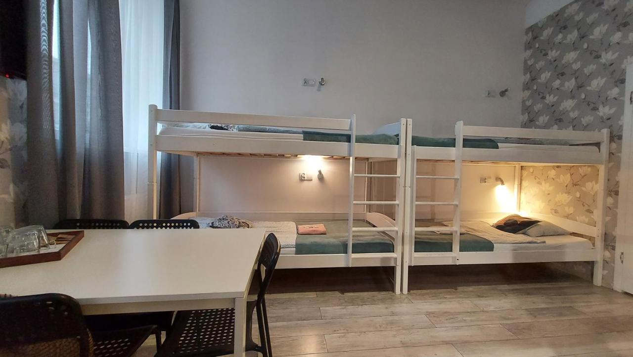 8 Bed Room