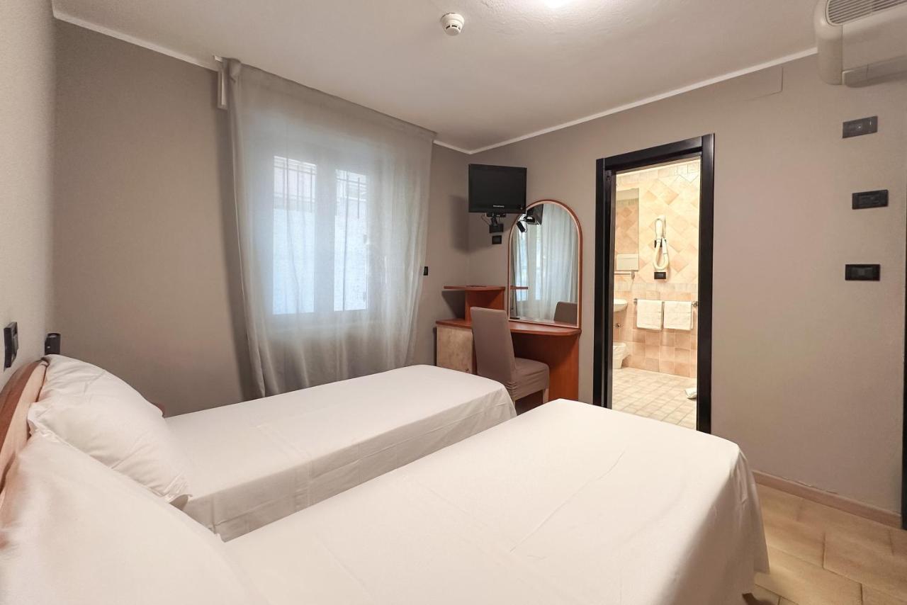 Economy Double or Twin Room,1416535032:JPEG