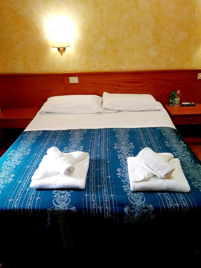 Double or Twin Room,1417517241:JPEG