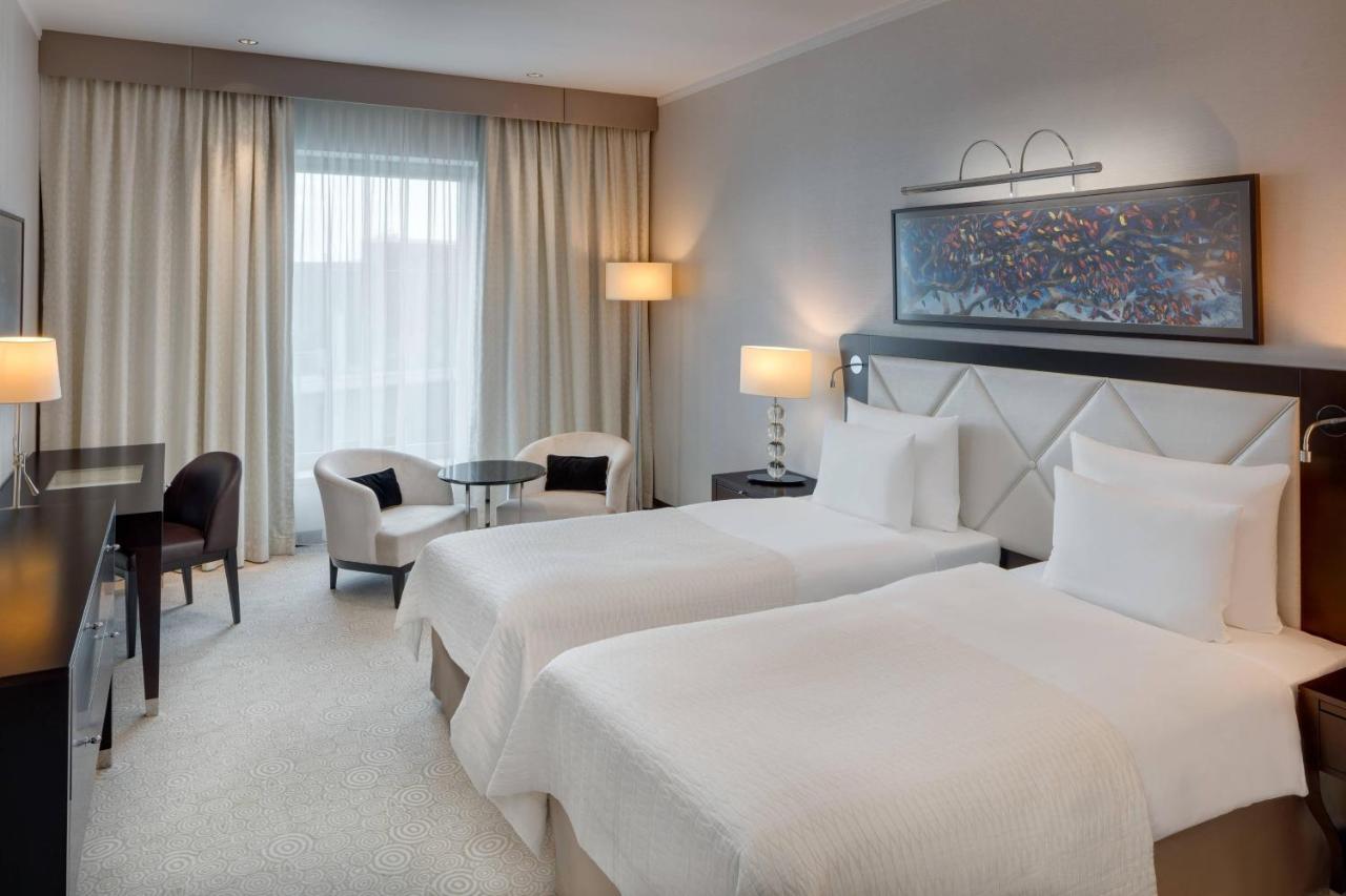 Executive Twin Room Grand Living Room Access Level,1555052851:JPEG