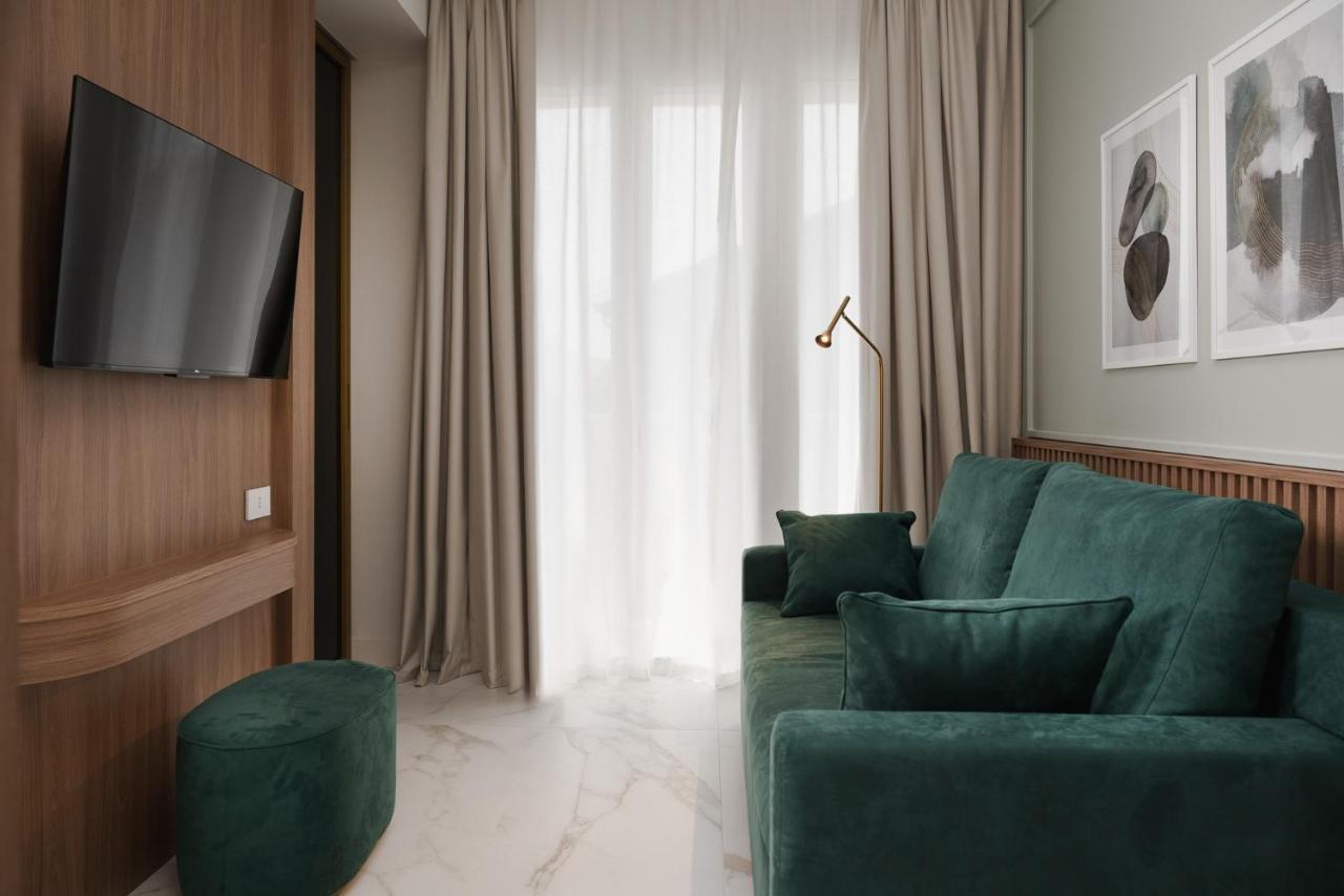 Executive Suite,1419101199:JPEG