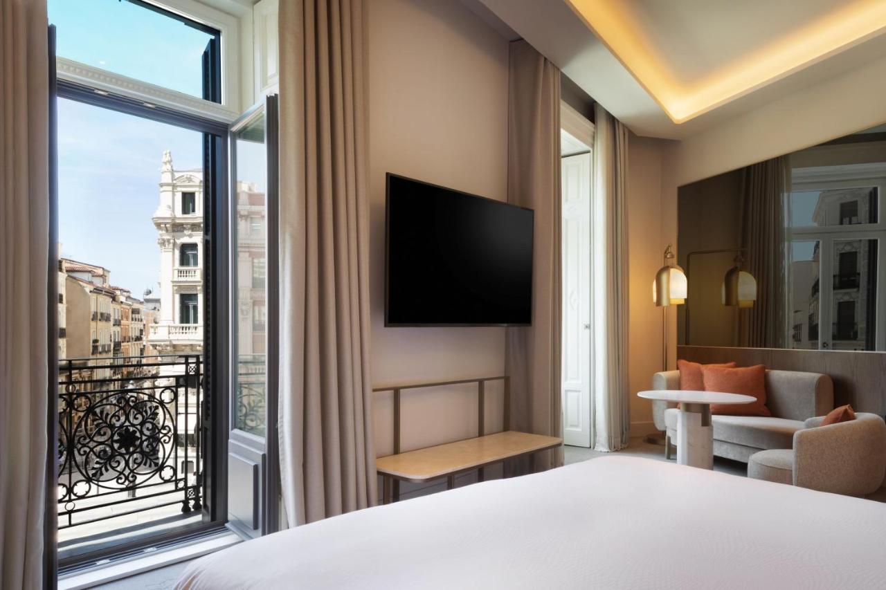 Premium Deluxe King Room Balcony City View