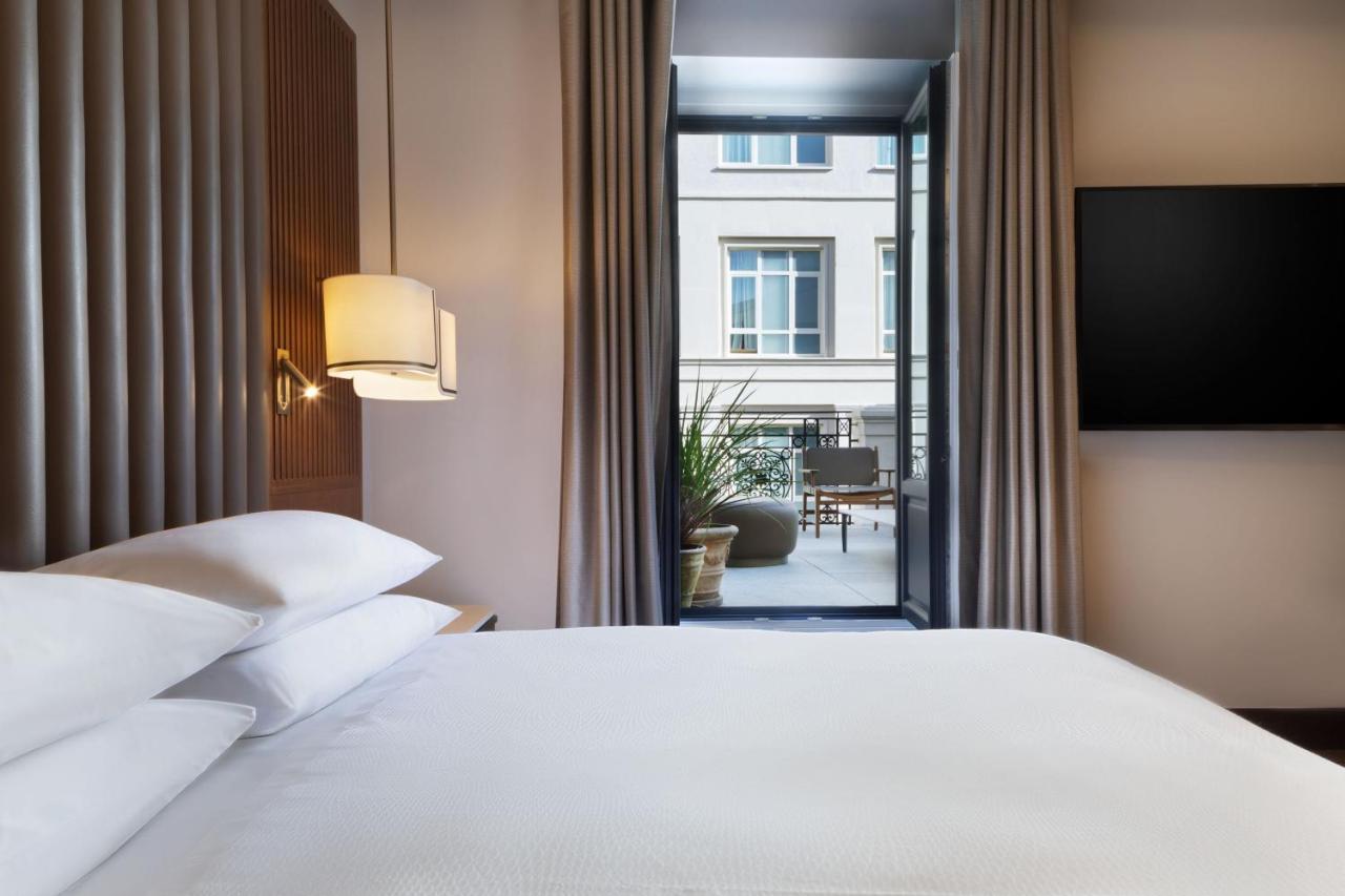 Junior King Suite Balcony Skyline View