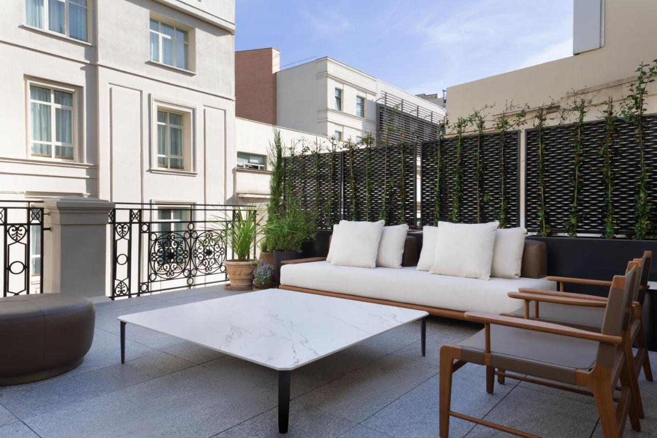 Junior King Suite Balcony Skyline View