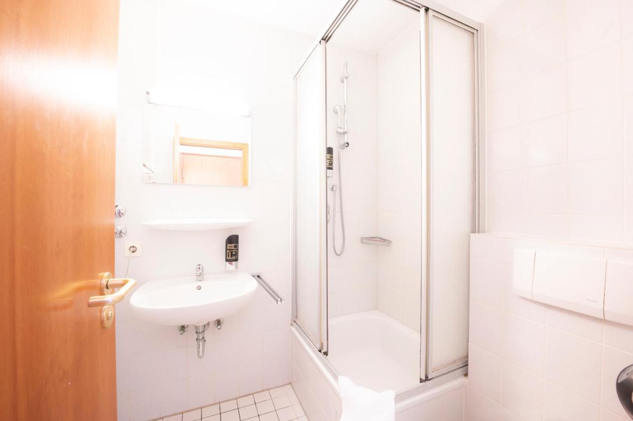 Single Room,1421064675:JPEG