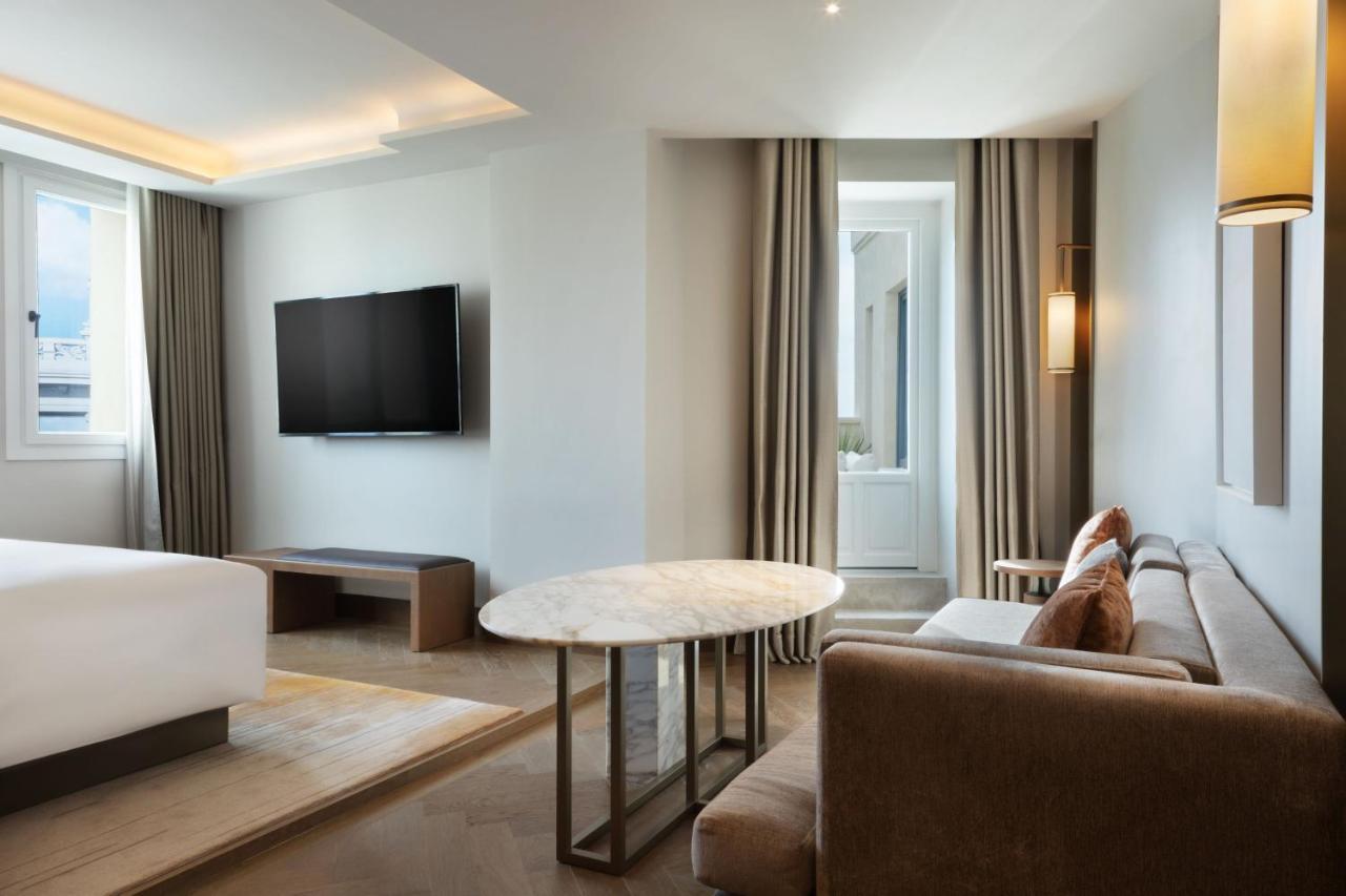 Junior King Suite Balcony Skyline View