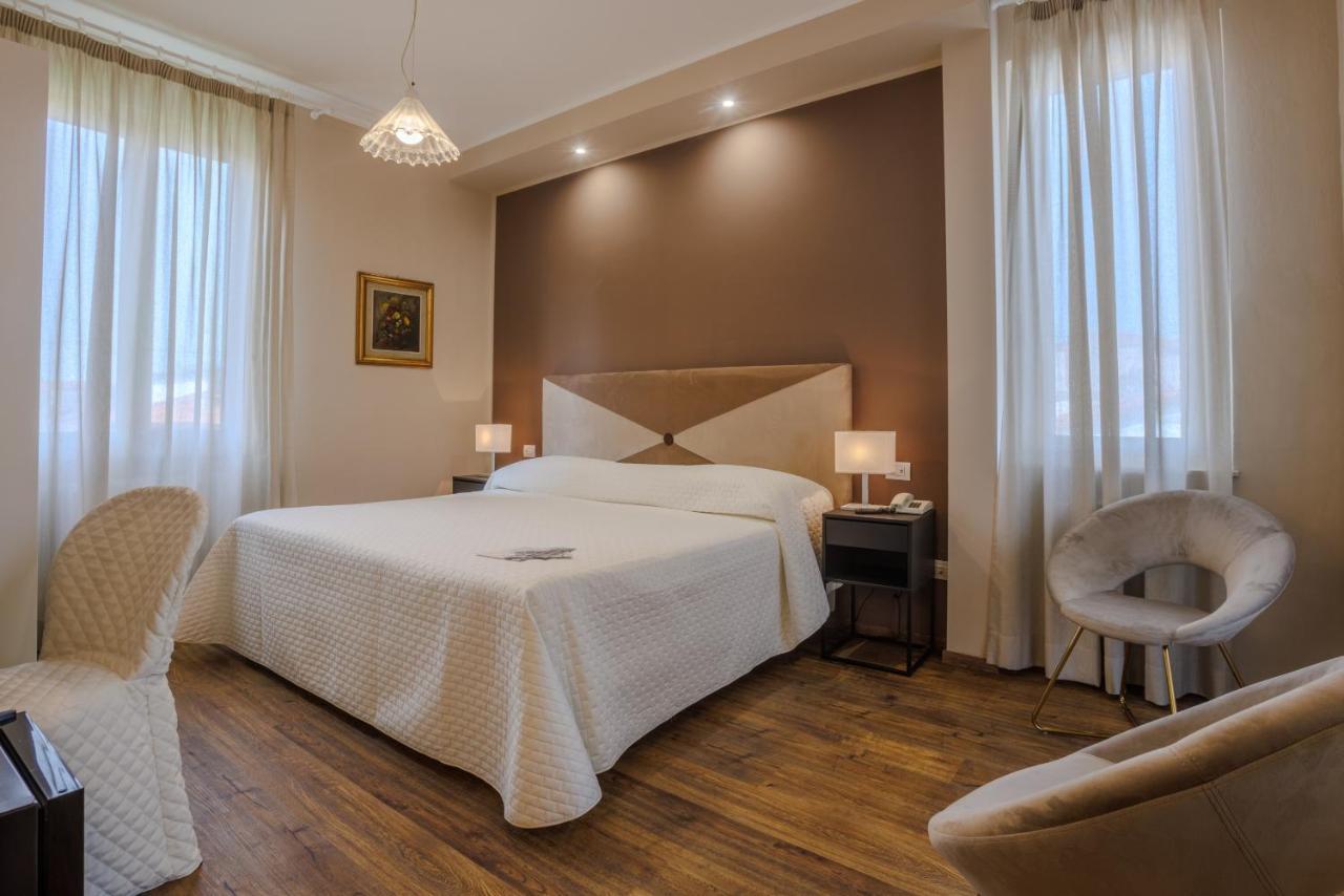 Deluxe Double or Twin Room Spa Bath