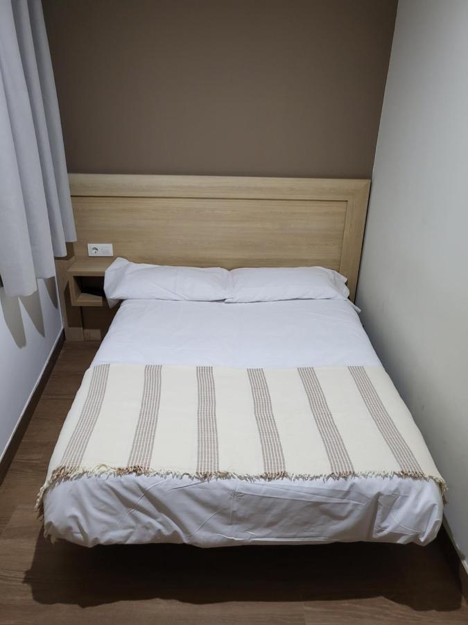 Single Room Private Bathroom,1423962621:JPEG